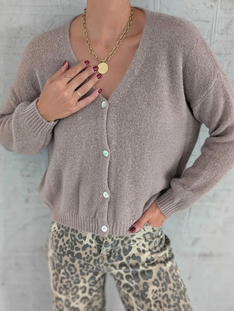 Cardigan mit V-Neck MALLORY – versch. Farben